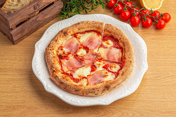 Мини-пицца с ветчиной и сыром фотография блюда
